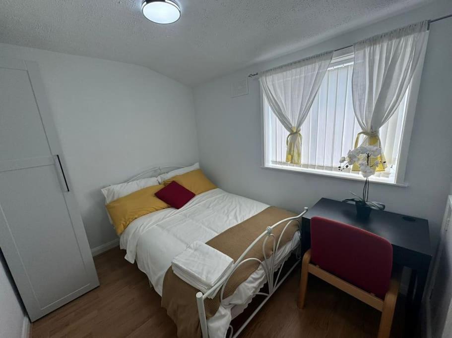 Charming 3-Bedroom Retreat With Modern Comforts South Ockendon Exterior foto