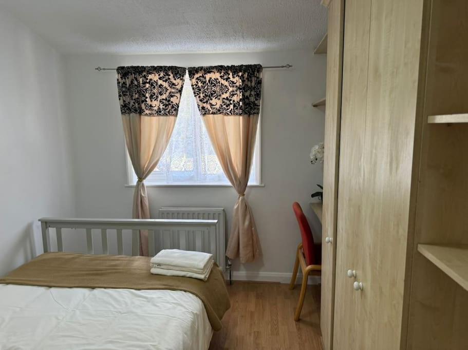 Charming 3-Bedroom Retreat With Modern Comforts South Ockendon Exterior foto