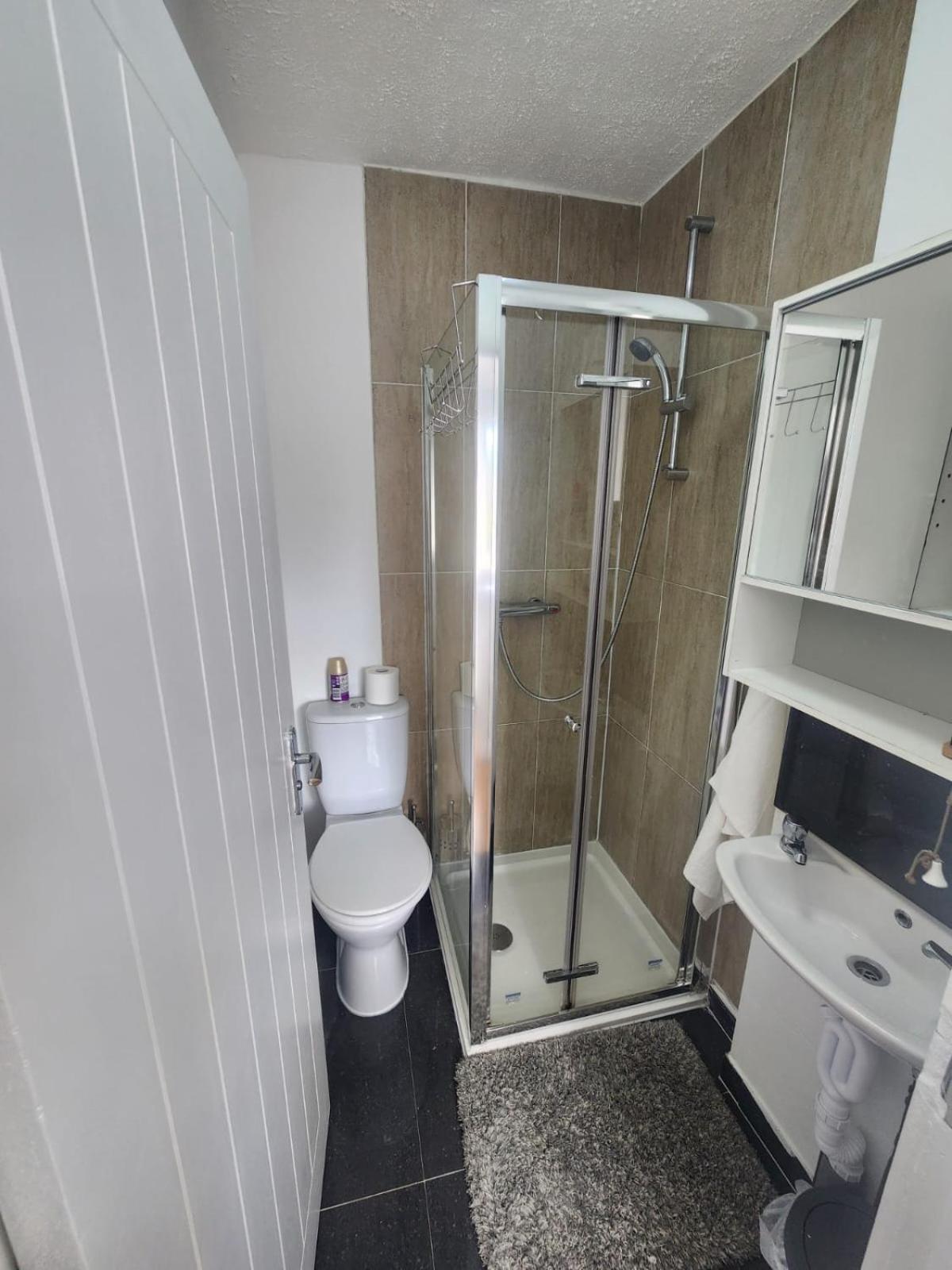 Charming 3-Bedroom Retreat With Modern Comforts South Ockendon Exterior foto